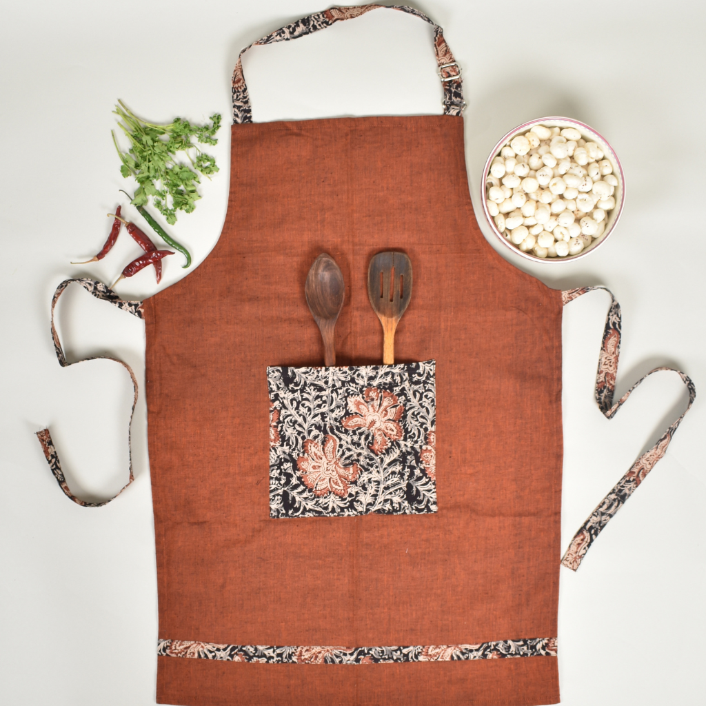 Apron, Oven Glove And Pot Holder Set In Rust Cotton With Kalamkari