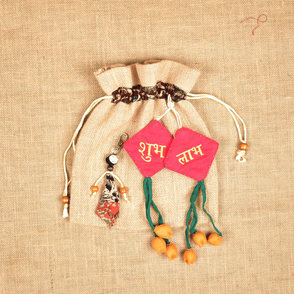 Small tambulam gift set - shubh laabh and key chain combo