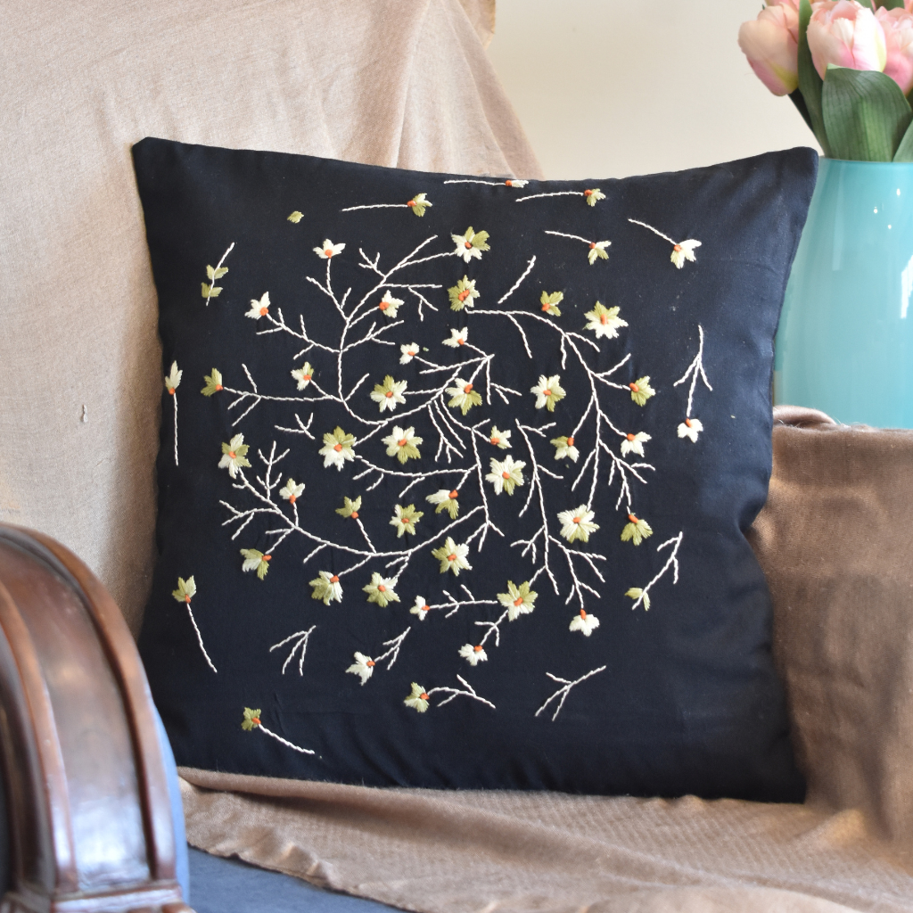 "Circle of love" pure cotton cushion cover - black