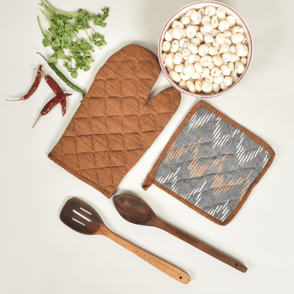 Apron, Oven Glove And Potholder Set In Grey cotton Ikat - glove