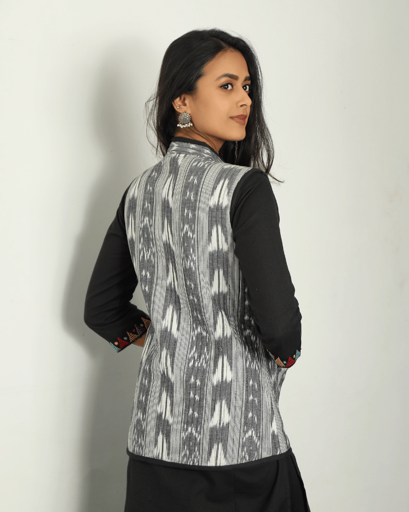 Reversible Nehru collar quilted jacket in grey ikat - back