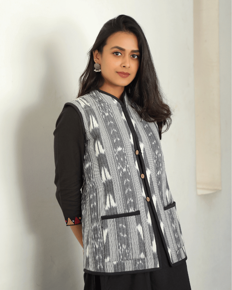 Reversible Nehru collar quilted jacket in grey ikat - pockets