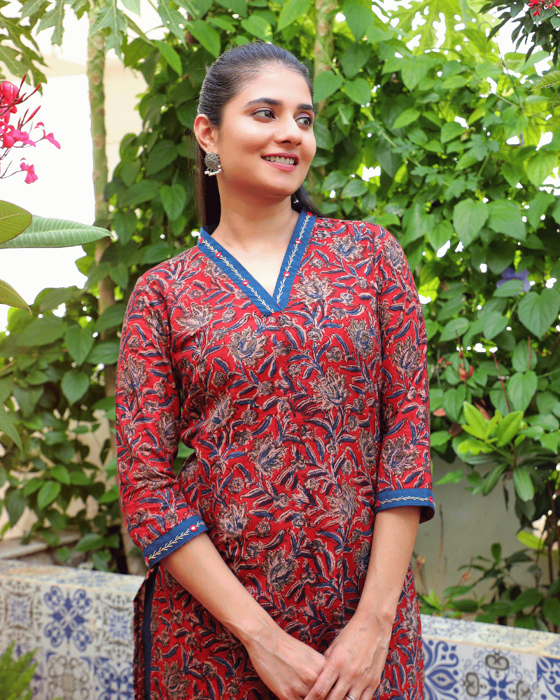 Red kalamkari overlapped V Collar kurta sleeve view