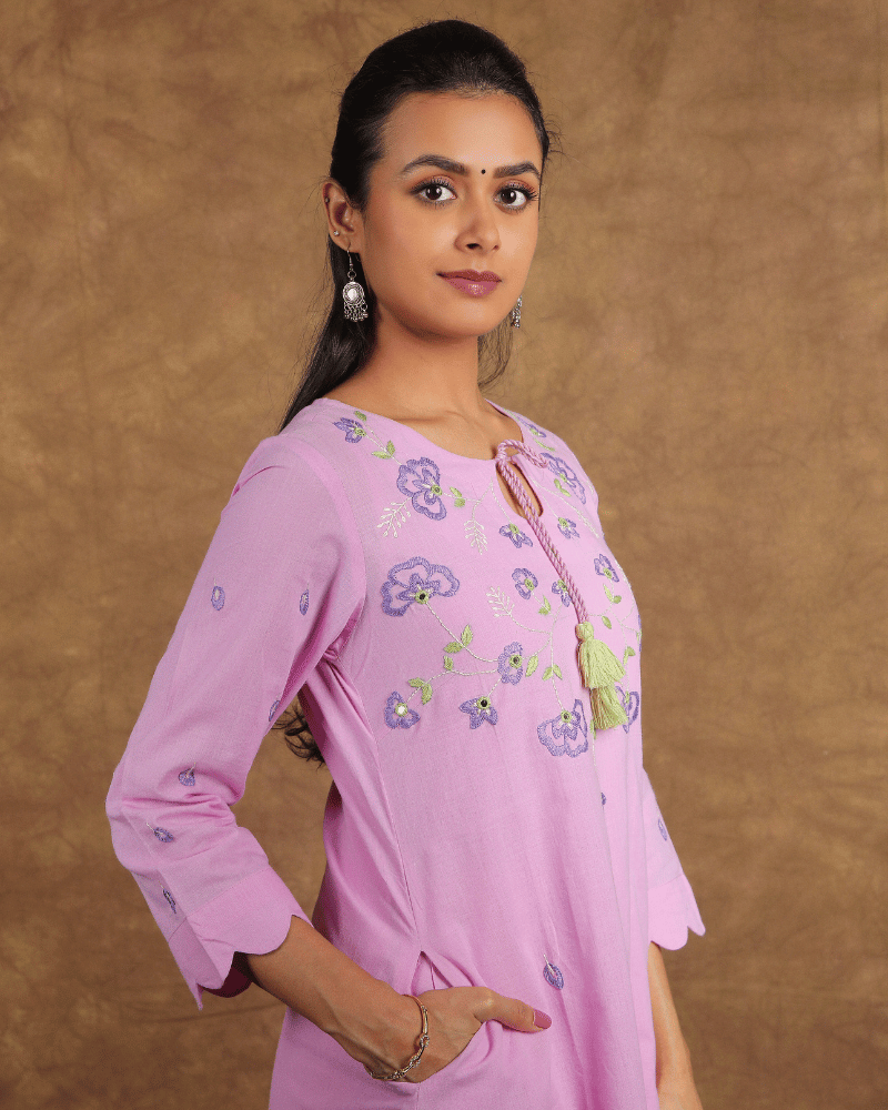 "Scallops" design embroidered purple cotton kurta-pocket