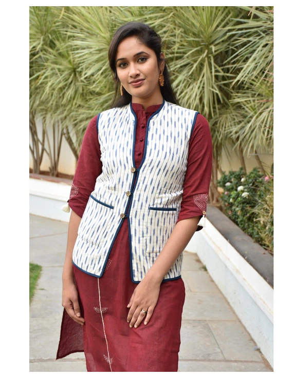 Reversible sleeveless quilted jacket in blue and white ikat