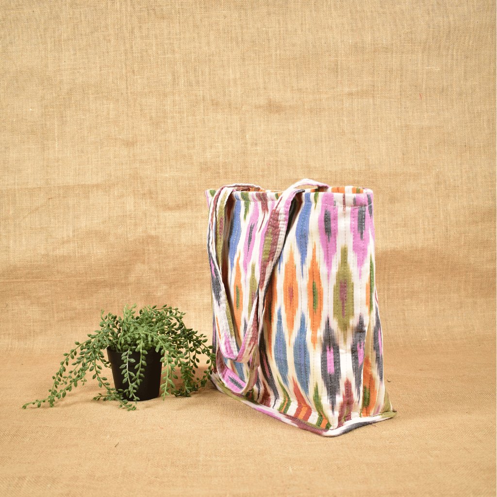  White Ikat Quilted tote bag - Side