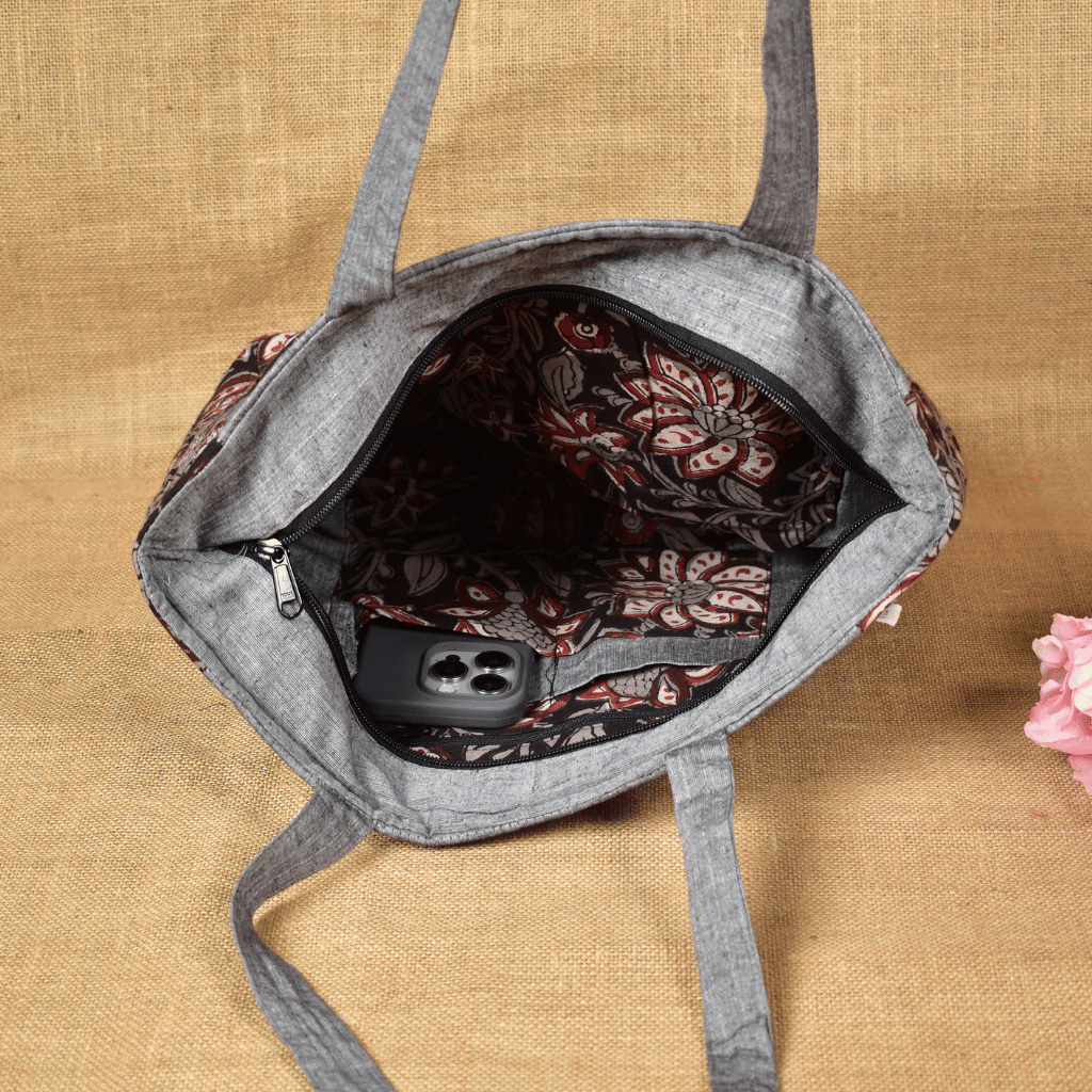 QUILTED GREY AND BLACK KALAMKARI PURSE BAG WITH POCKETS - inside