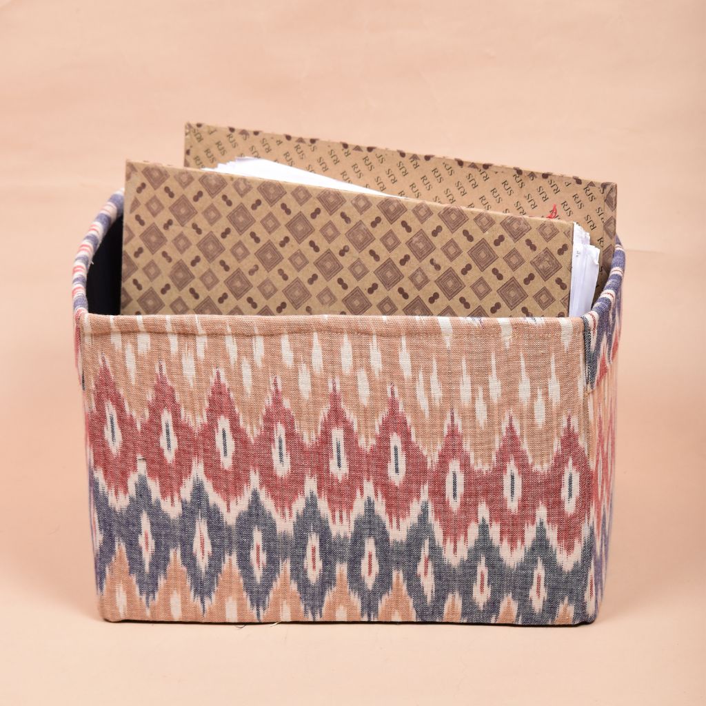 Collapsible stationery organiser box in pink woven fabric