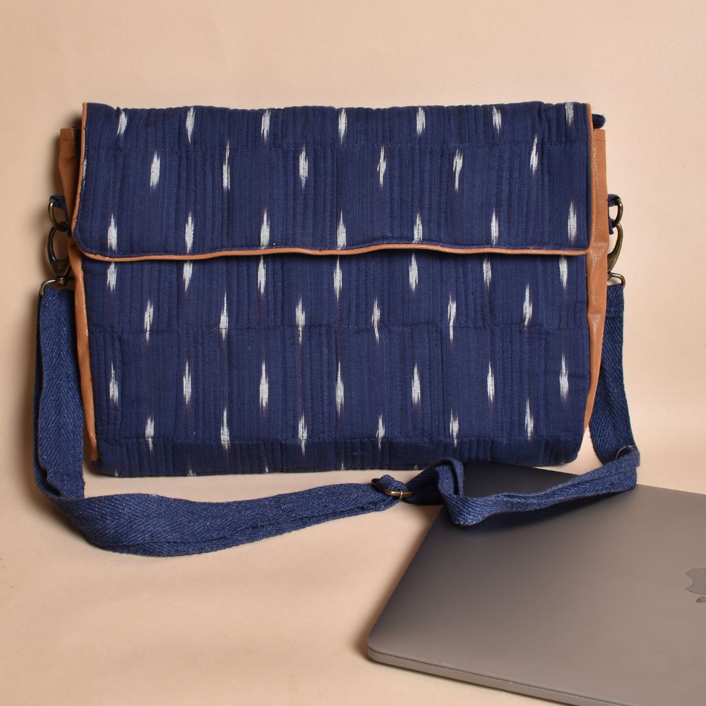 Smart laptop bag in blue ikat and faux leather