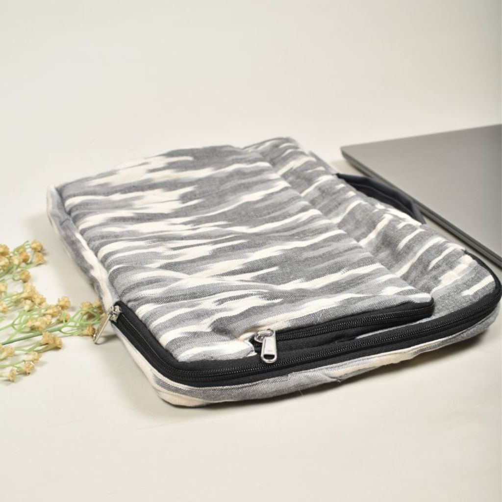 Smart laptop sleeve in grey ikat cotton with suede lining