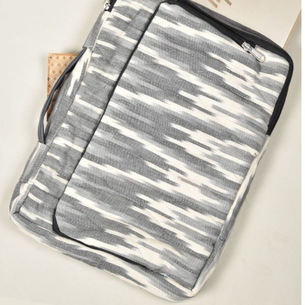Smart laptop sleeve in grey ikat cotton with suede lining