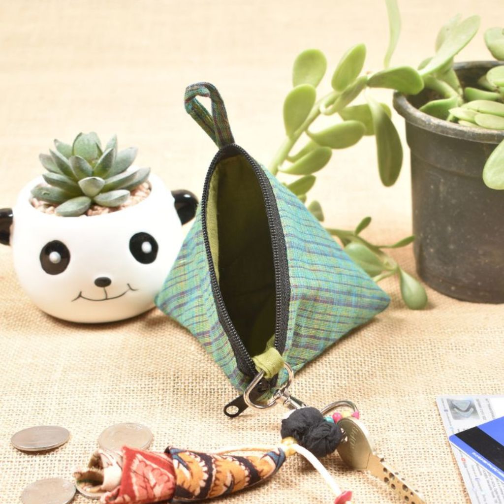 Triangle shaped coin purse with zip
